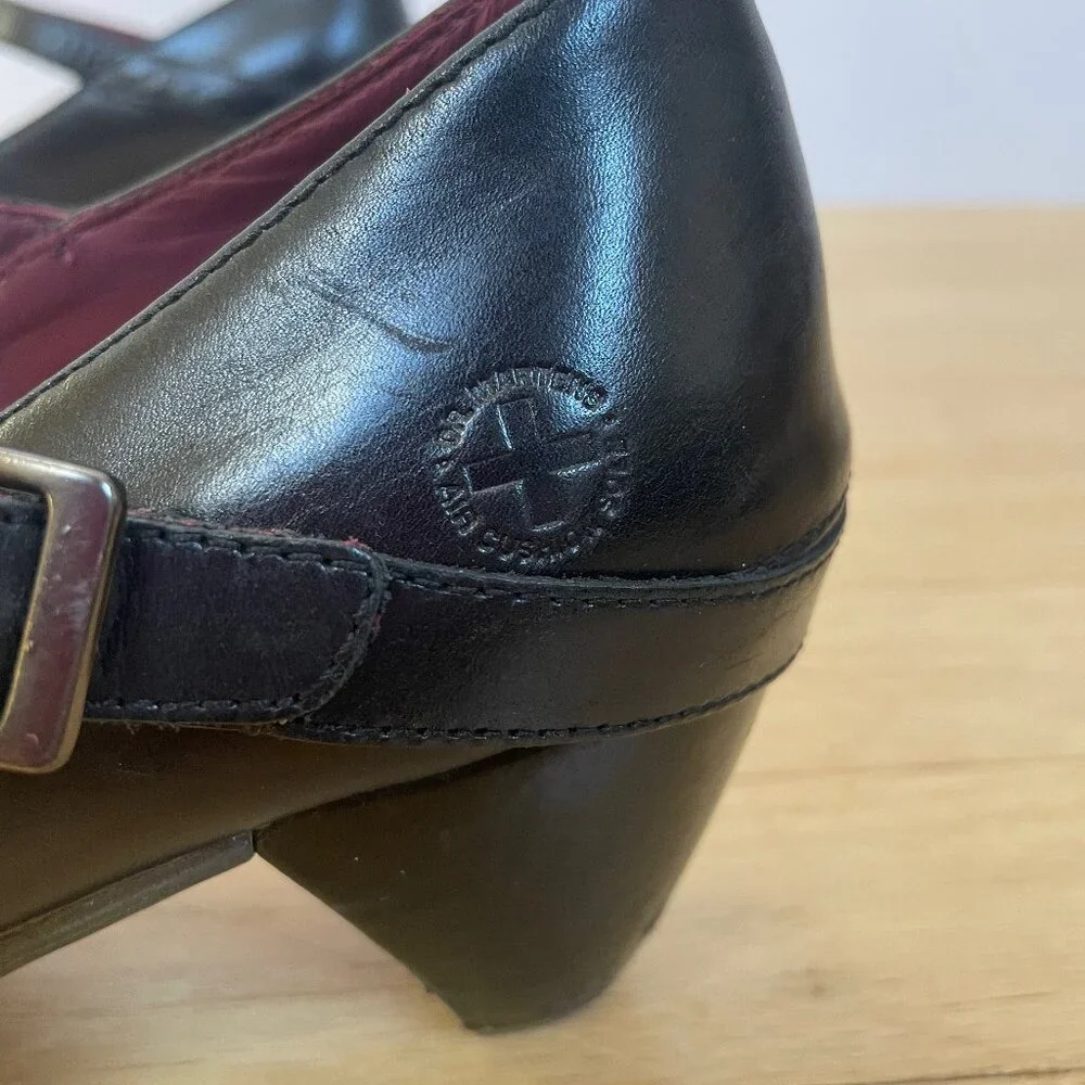 Dr. Martens Amelia low heel black leather shoe size 8.5 (39 EU) - Picture 3 of 7